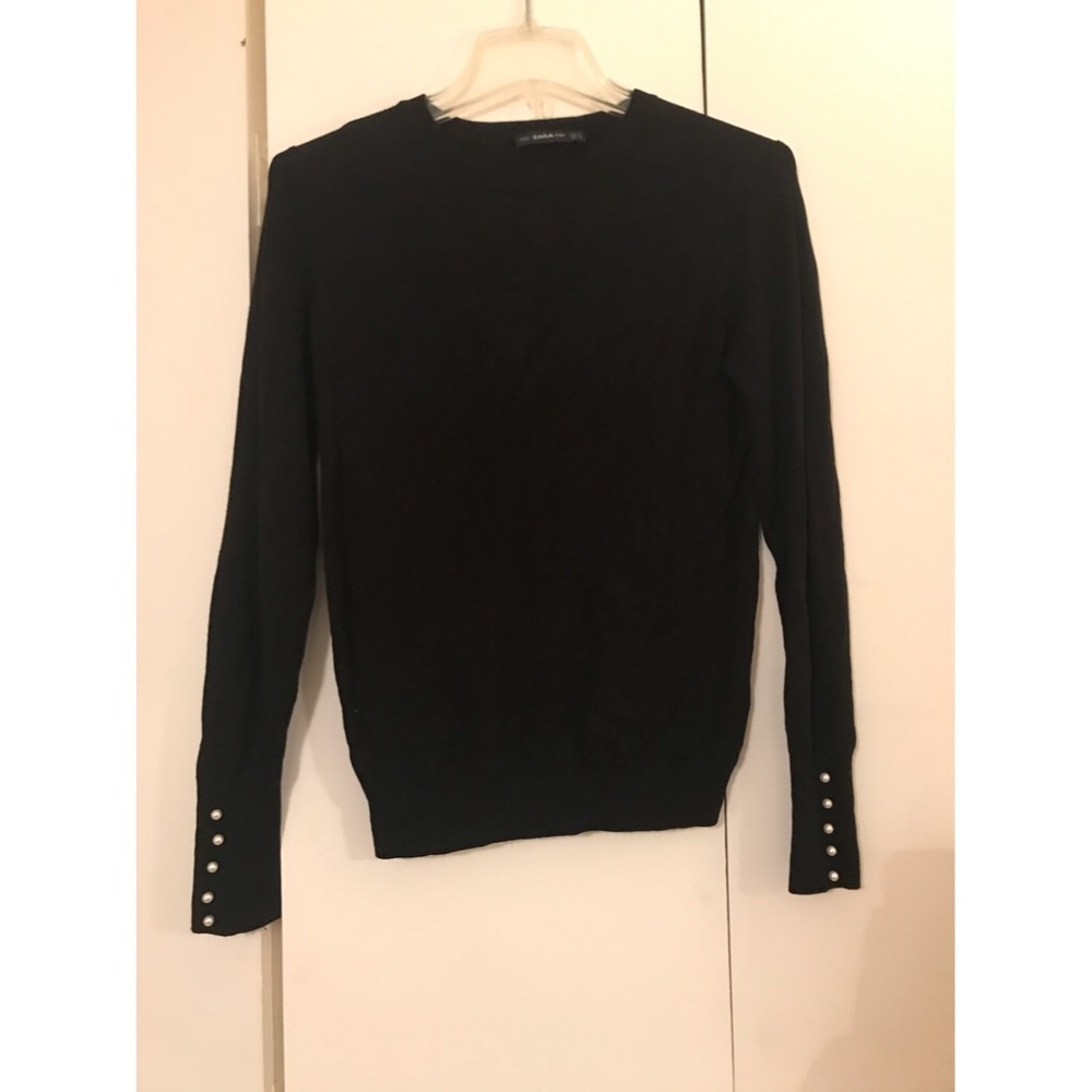 Black crew neck sweater